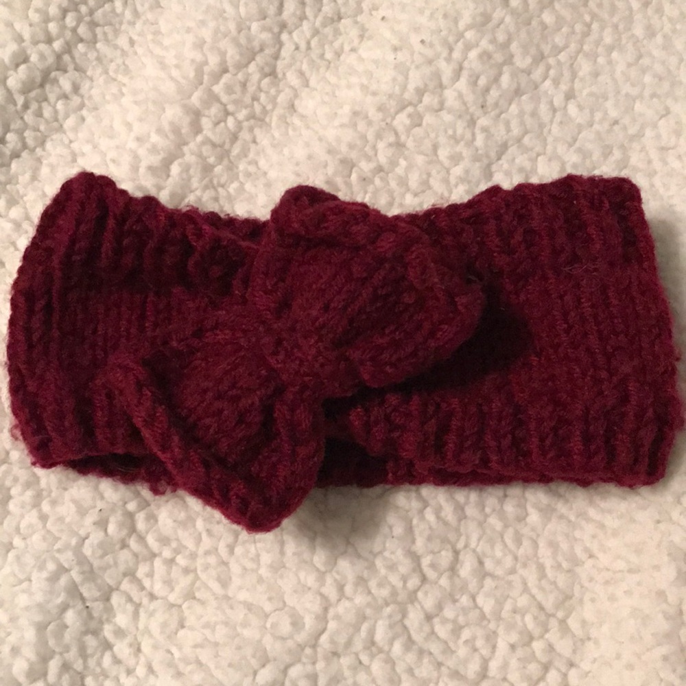 Winter headband with bow